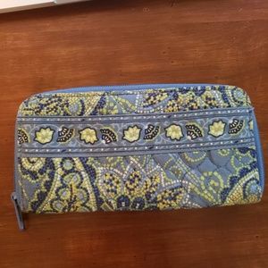 Liz Claiborne Quilted Wallet